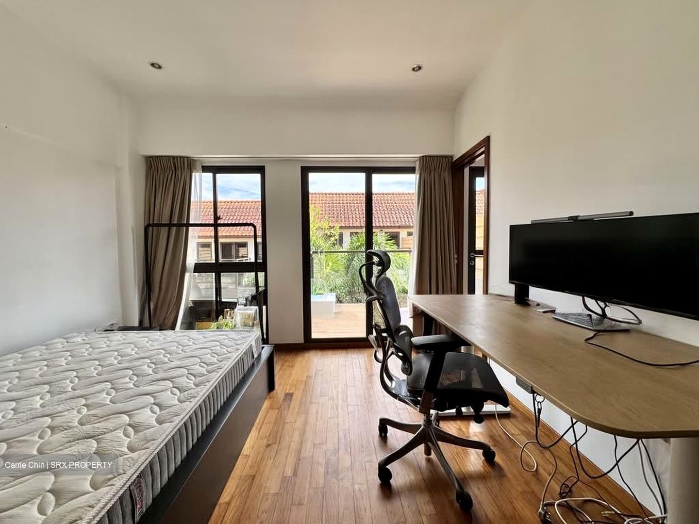 Holland Link (D10), Terrace #546995691